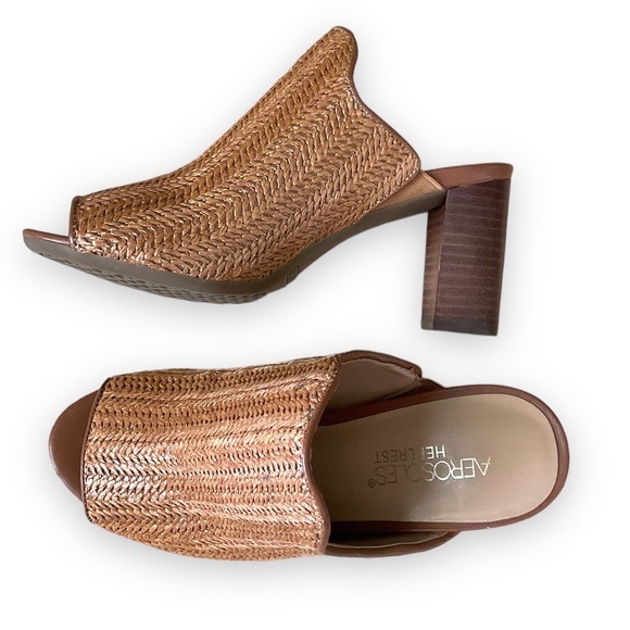 AEROSOLES Shoes - Aerosoles Tan Birdwatcher Woven Block Heel Peep Toe Slip Ons 7